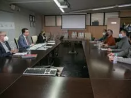 FORO AGRO GANADERO, El consejero de Agricultura, Agua y Desarrollo Rural, Francisco Martínez Arroyo, se ha reunido hoy con AFRICAMA (Asociación Frisona de Castilla-La Mancha) para analizar la situación del sector lácteo, en la sede de la consejería.