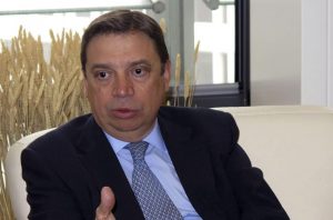 FORO AGRO GANADERO, Luis Planas analiza con el comisario de Agricultura el incremento de los precios de las materias primas