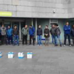 FORO AGRO GANADERO, Ganaderos navarros regalan leche en Pamplona reivindicando un precio de venta 