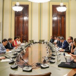 Luis Planas analiza con el sector de la alimentación animal la evolución del mercado de materias primas, foto ministro luís planas