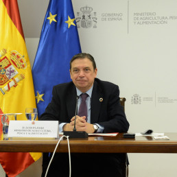Luis Planas destaca el apoyo inequívoco del Gobierno a la ganadería extensiva