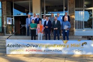 La Junta destaca en Oleomiel el valor productivo del sector apícola en la provincia