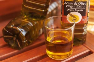 El precio del aceite de oliva virgen extra se dispara hasta un 75% en un mes, según Facua