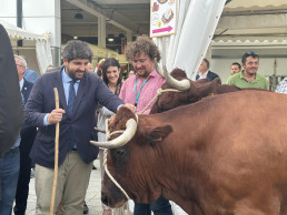 López Miras anuncia que 667 ganaderos recibirán 3,5 millones de euros de anticipos de la PAC a final de semana