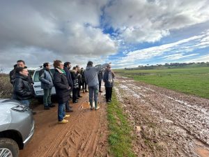 Expertos en innovación agraria de Reino Unido visitan fincas experimentales de Salamanca para "explorar" colaboraciones