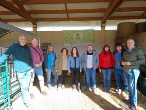 Parlamentarios forales visitan el Espacio Test Agrario Zunbeltz, espacio para la experimentación de proyectos agrarios