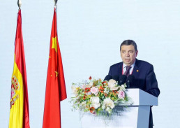 Planas traslada a China el interés por avanzar en protocolos para exportar nuevos productos de origen animal
