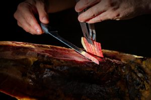 Begoña García subraya el compromiso del Gobierno con el sector del jamón y presume de su prestigio internacional