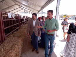 Los delegados territoriales de Agricultura y Turismo participan en la exposición ganadera de Medina Sidonia