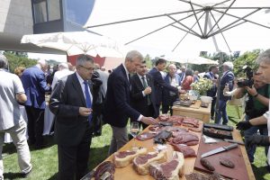 Ternera Gallega estrena nueva sede en Santiago para reforzar la "promoción y divulgación" del vacuno gallego