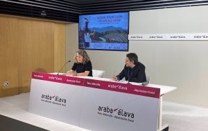 La Feria de Santiago destaca el trabajo del sector vitivinícola alavés y la calidad de los alimentos producidos en Álava