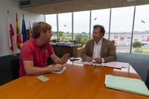 El Gobierno estudia con Reocín la instalación de la báscula de pesaje para los ganaderos de la zona