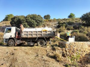 Agricultura suministra 2,7 millones de litros de agua a 65 explotaciones ganaderas para la supervivencia de reses