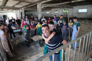  El presidente de la Diputación de Pontevedra destaca el "futuro" de la ganadería gallega