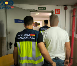 Detenidos dos empresarios agrícolas de Mallorca por explotar y regularizar a temporeros que traían de Marruecos