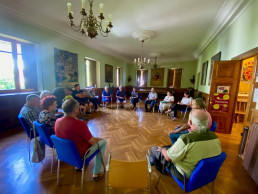 Desarrollo Rural y Medio Ambiente analiza con ganaderos de Roncal las medidas ante la presencia de grandes carnívoros