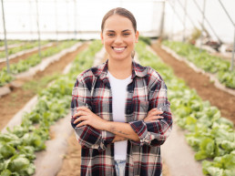 Luis Planas reivindica el papel esencial de las mujeres rurales en la transformación de España