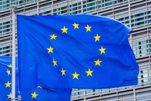 Bruselas sopesa denunciar a China ante la OMC por los aranceles que impone desde hoy al lácteo europeo