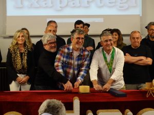 Un total de 1.500 ovejas, repartidas en cinco rebaños, cruzan Ordizia en la 32 edición del Artzain Eguna