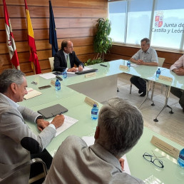 Los veterinarios de Castilla y León abordan con el el nuevo Consejero de Agricultura y Ganadería los principales retos del sector